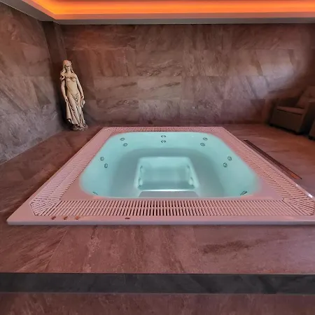 S Luxusnym Privatnym Wellness بيت للعطل *